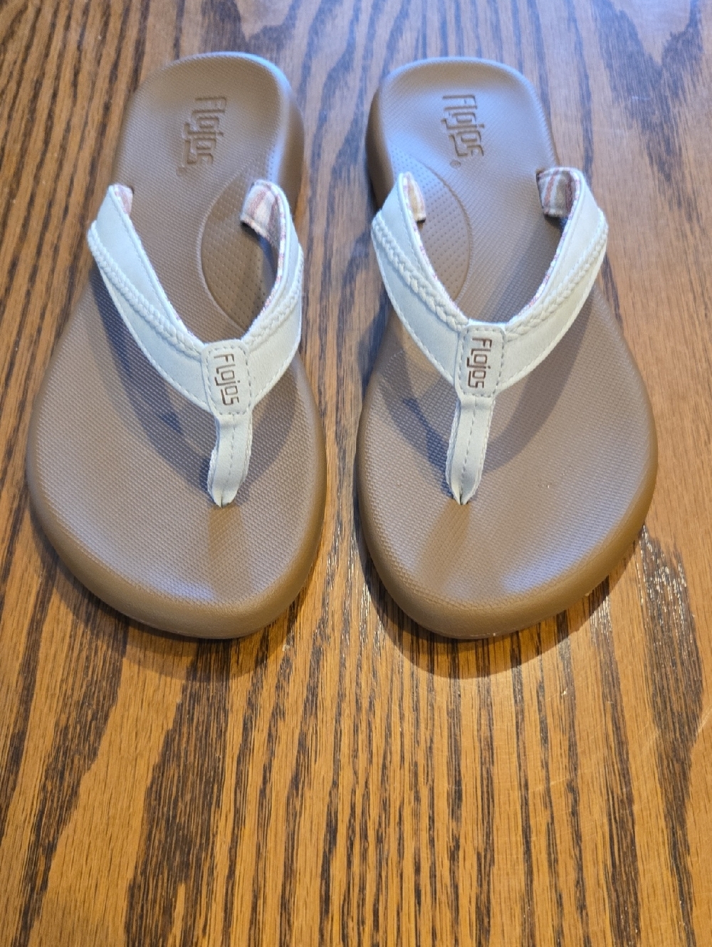 Flojos Flip Flops Womens Size 8 Off-White or Cream Color